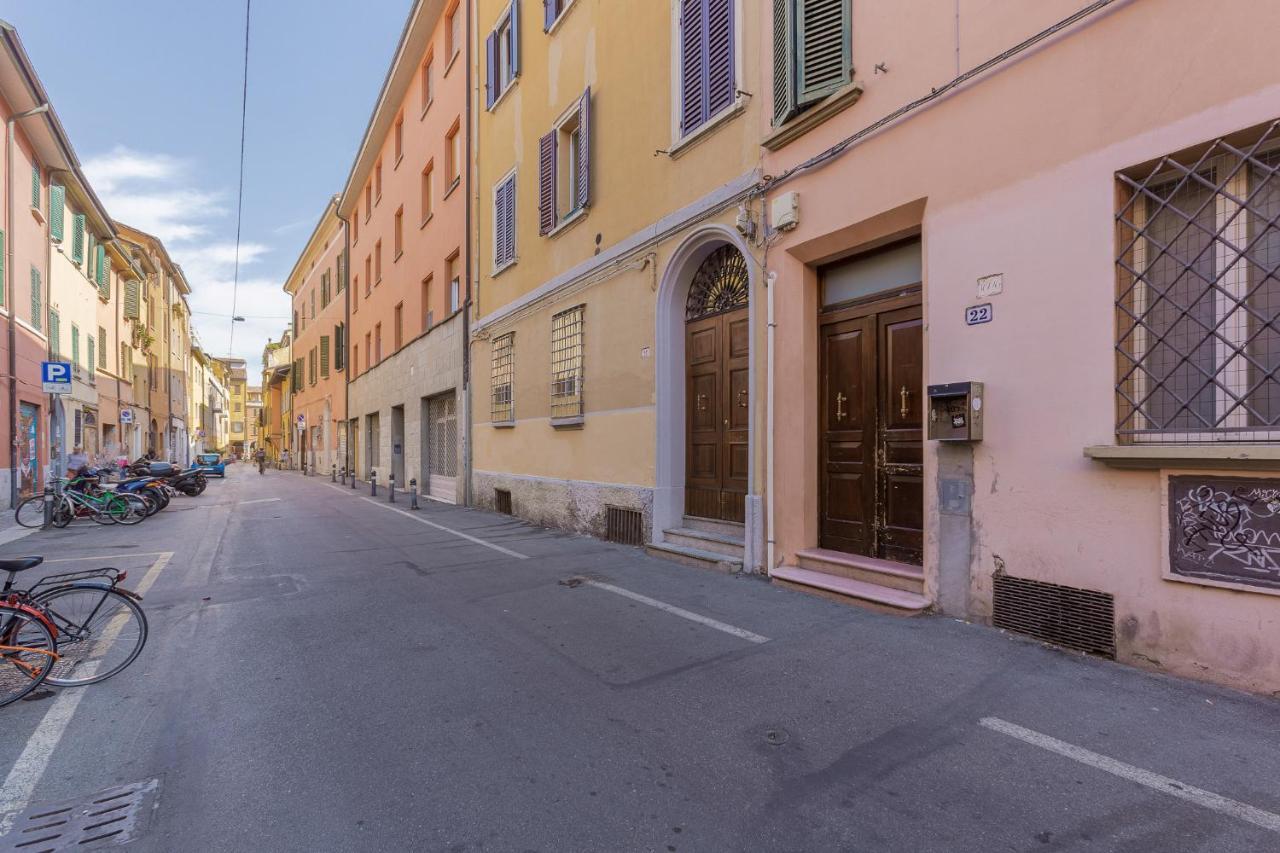 Pleasant Central Apartment With Garden Bologna Luaran gambar